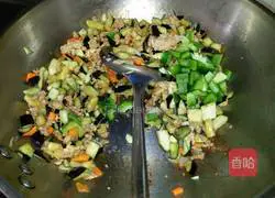 Illustration of how to make braised pork and eggplant noodles 8