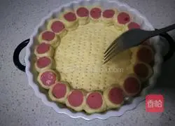 Illustration of how to make ham ring sausage pizza 14