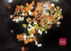 Illustration of how to make pickled pepper and diced pork and steamed noodles 5