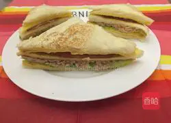 Tuna Bacon Sandwich Illustration of how to do it 4