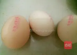 Illustration of how to make fried eggs with kimchi 2