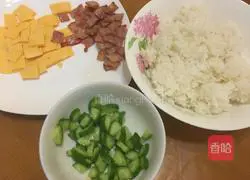 Illustration of how to make cheese and bacon rice balls 4