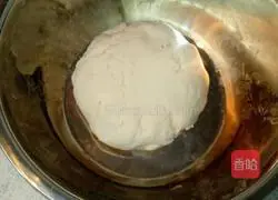 Illustration of how to make pork buns with cured sauce 7