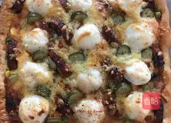 Illustration of how to make prawn fish ball pizza 8