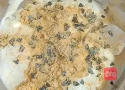 Illustration of how to make seaweed and meat floss cake 14