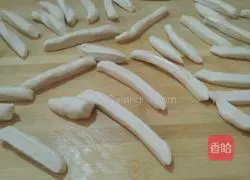 Illustration of how to make slivers of tomatoes 3