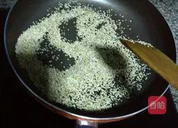 Illustration of how to make black and white sesame candy 1