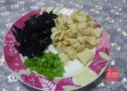 Illustration of how to make braised noodles with vegetarian vegetables 2