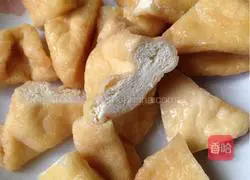 Illustration of how to make radish meatball and cabbage soup 1