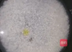 Illustration of how to make tuna kimbap 1