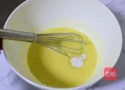 Banana Cranberry Chiffon Cake Recipe Illustration 2