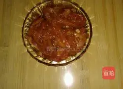 Illustration of how to make shredded pork with Lotus Beijing sauce 2