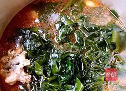 Illustration of how to make pork ribs stewed in Korean kimchi pot 10