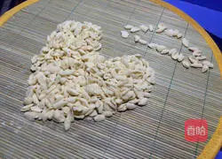 Illustration of how to make braised sesame seeds 7