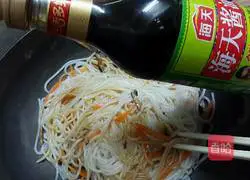 Illustration of how to make three-strand fried rice noodles (Cantonese style) 9
