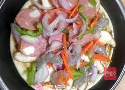 Illustration of how to make ham and shrimp pizza 2