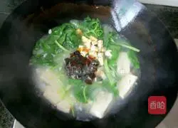 Illustration of how to roll double eggs with amaranth and tofu 5