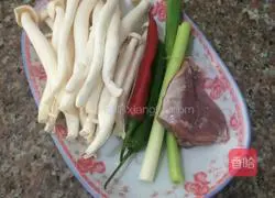 Illustration of how to make seafood mushrooms in oyster sauce 1