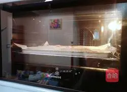 Illustration of how to make cartoon meat floss cake 10