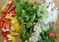 Illustration of how to make colorful peppers mixed with jellyfish skin 2