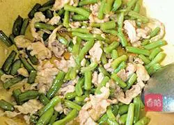 Illustration of how to make braised noodles with beans and eggs 10