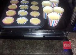 Illustration of how to make cupcakes 10
