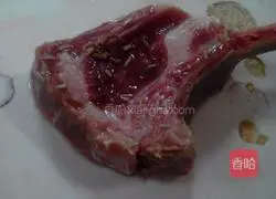 French pan-fried lamb chops with brandy braised bell peppers and porcini sauce Illustration of practice 14