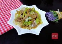 Illustration of how to stir-fry meat with green onions 8