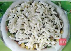 Illustration of how to make bacon, ham and assorted vegetable pizza 10