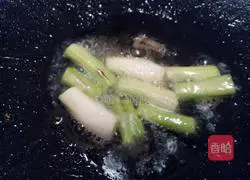 Illustration of how to make fried rice noodles with eggs 6