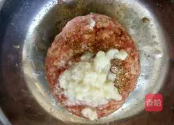 Shrimp Illustration of how to make beef and radish meatball soup 6