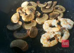 Cream mushroom and shrimp pizza recipe 6