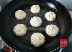 Fried Illustration of how to make meat buns 10