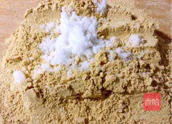 Illustration of how to make a donkey roll 3