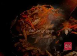 Illustration of the original shredded pork with Beijing sauce 8