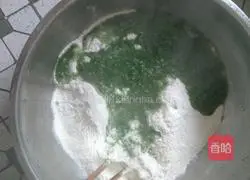 Illustration of how to cook bread with vegetable juice 2