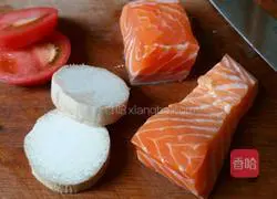 Illustration of how to make dry-fried salmon 1