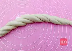 Illustration of how to make light butter bread 8