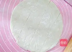 Illustration of how to make bacon rolls 1