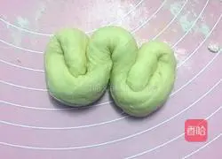 Illustration of how to make fancy buns 13