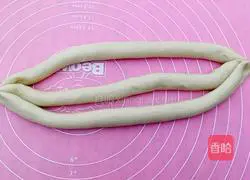 Illustration of how to make light butter bread 7