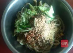 Illustration of how to make dried pickled cabbage mixed with oatmeal noodles 9