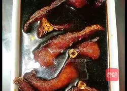 Shanghai local smoked fish recipe illustration 7