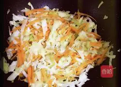 Illustration of how to make cabbage fried rice noodles 7