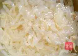 Illustration of how to make colorful peppers mixed with jellyfish skin 1