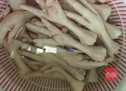 How to make braised chicken feet with pig's trotters Illustration 1
