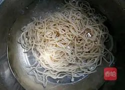 Illustration of how to make braised noodles with cucumber shreds 9