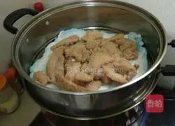 Illustration of how to make steamed pork with rice flour 3