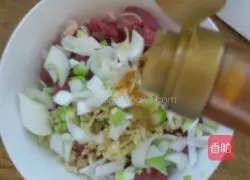 Illustration of how to make oatmeal noodles and mutton noodles 9