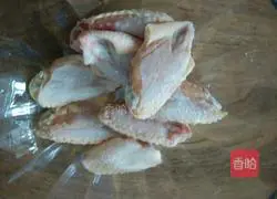 Illustration of how to make hot pot chicken wings 1